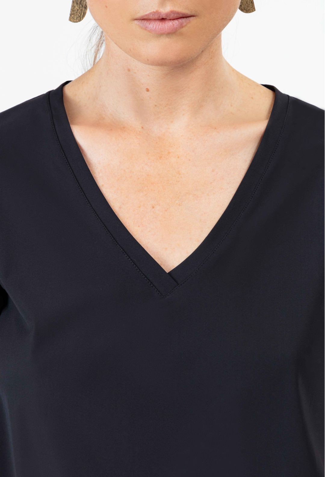 Linda black tee-shirt in technical jersey