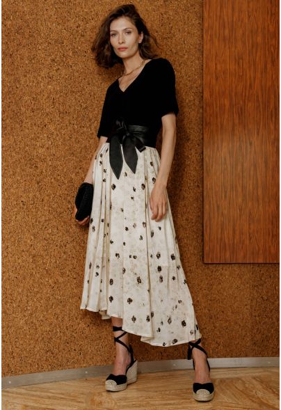 Loan long skirt in beige poplin